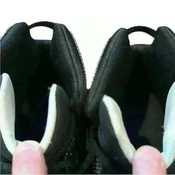 Under Armour Black and White High Top Shoes Kids Size 4 Youth - Picture 12 of 15